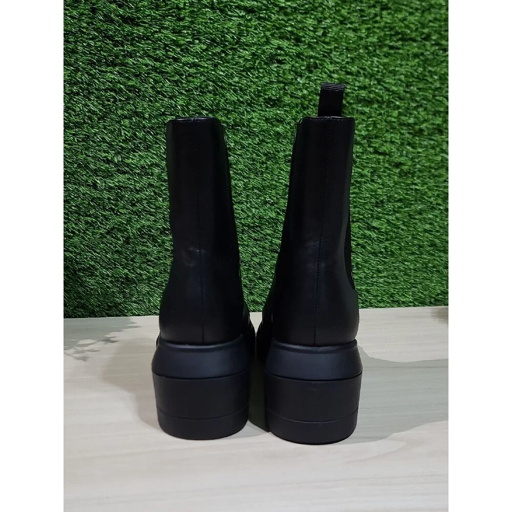 Stuart Weitzman Norah Chelsea Boots - Black / US 10